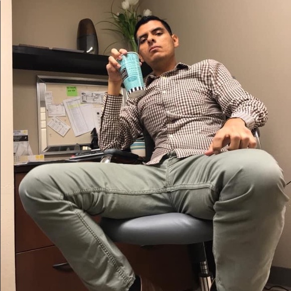 Meet your Posher, Jovan - Picture 5 of 6